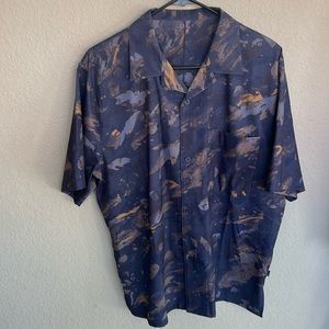 Lululemon men’s patterned short sleeve button down shirt